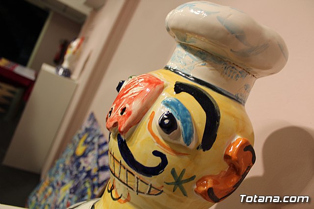 Exposicin de obras de cermica 