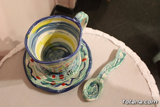 Exposicin de obras de cermica 