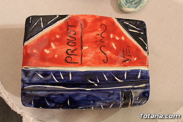 Exposicin de obras de cermica 