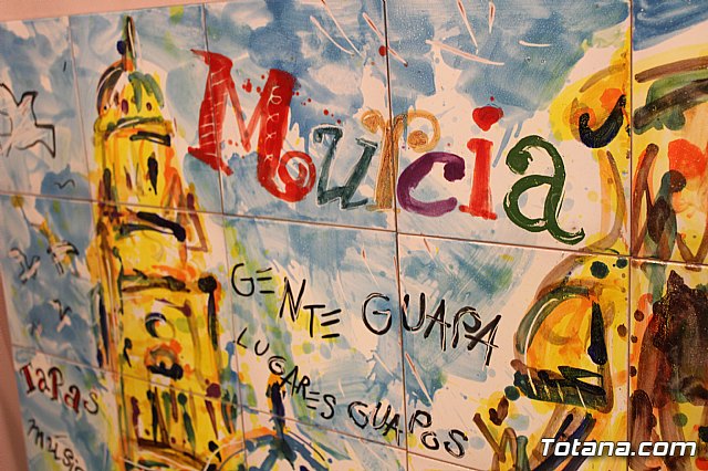 Exposicin de obras de cermica 