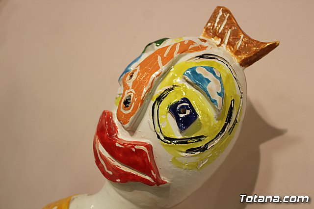 Exposicin de obras de cermica 