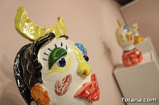 Exposicin de obras de cermica 