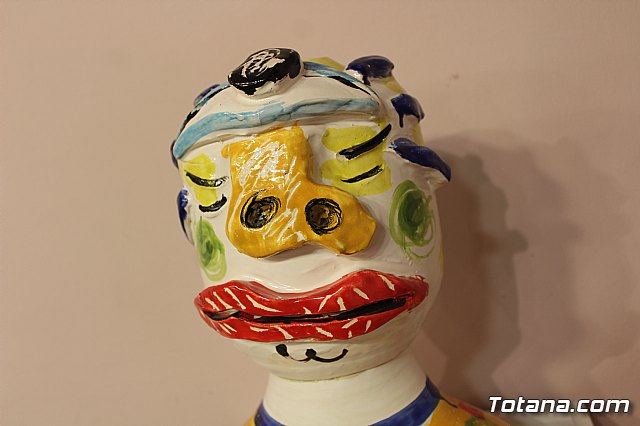 Exposicin de obras de cermica 