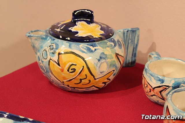 Exposicin de obras de cermica 