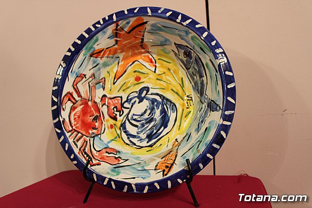 Exposicin de obras de cermica 