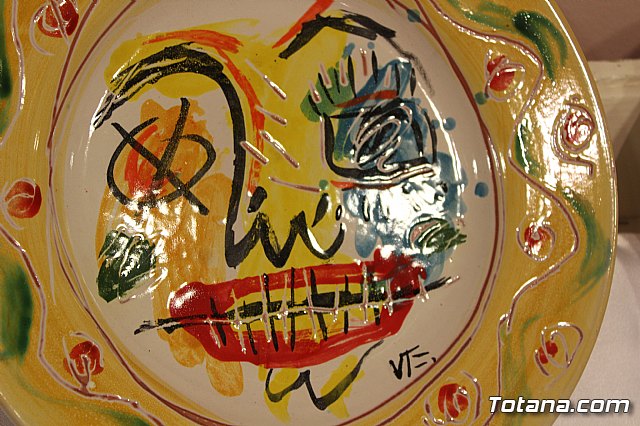 Exposicin de obras de cermica 