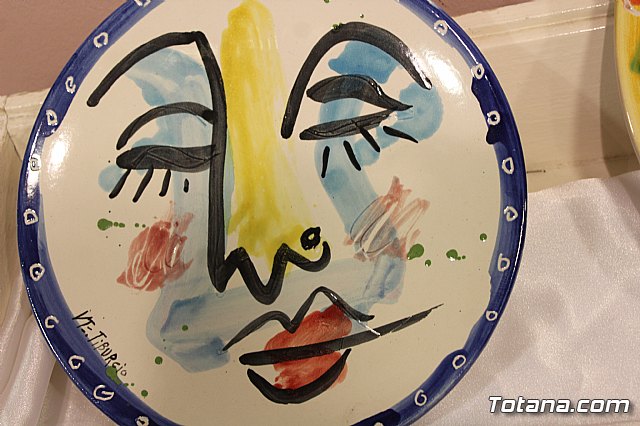 Exposicin de obras de cermica 