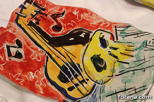 Exposicin de obras de cermica 