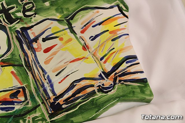 Exposicin de obras de cermica 