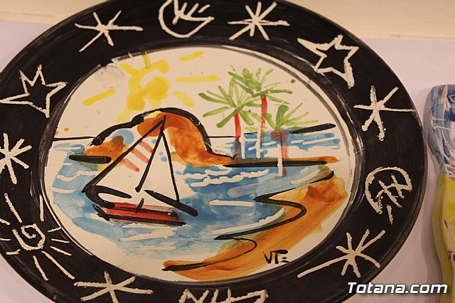 Exposicin de obras de cermica 