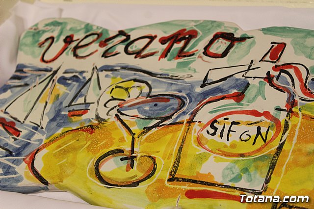 Exposicin de obras de cermica 