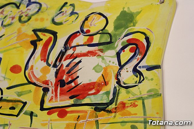 Exposicin de obras de cermica 