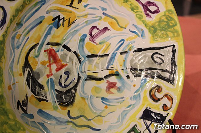 Exposicin de obras de cermica 