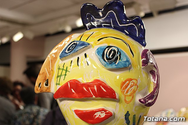 Exposicin de obras de cermica 