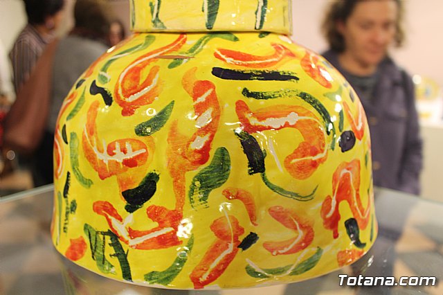 Exposicin de obras de cermica 