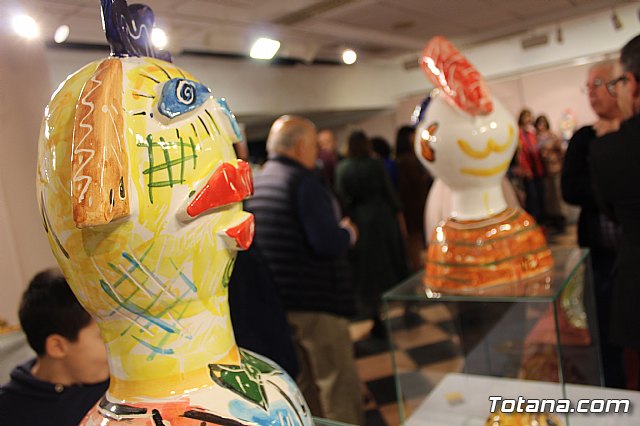 Exposicin de obras de cermica 