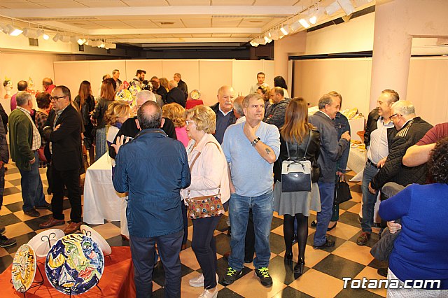 Exposicin de obras de cermica 