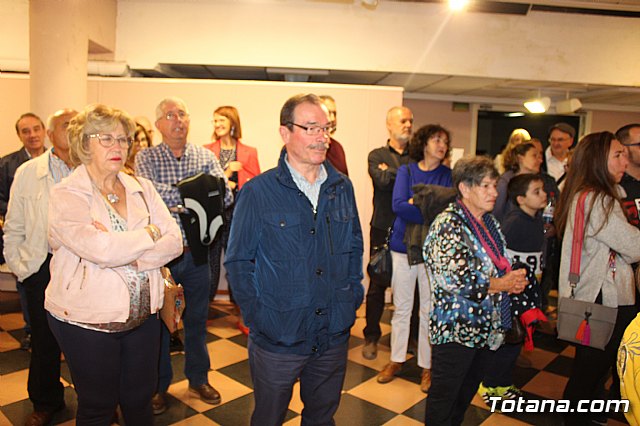 Exposicin de obras de cermica 