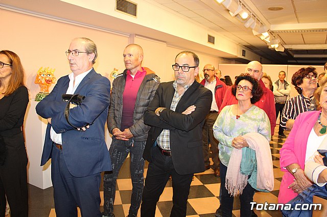 Exposicin de obras de cermica 