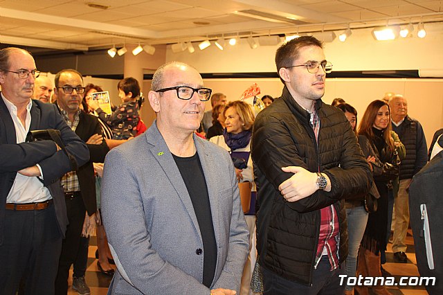 Exposicin de obras de cermica 