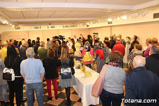 Exposicin de obras de cermica 