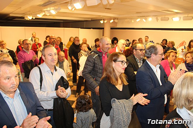 Exposicin de obras de cermica 