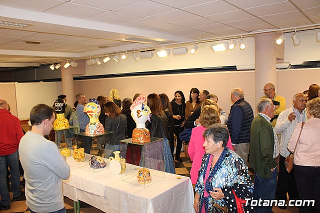 Exposicin de obras de cermica 