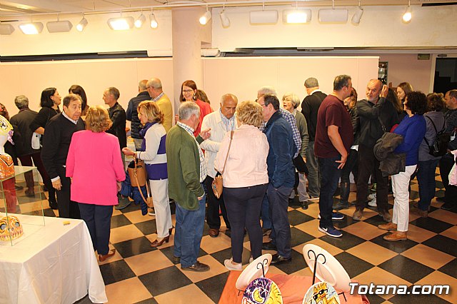 Exposicin de obras de cermica 