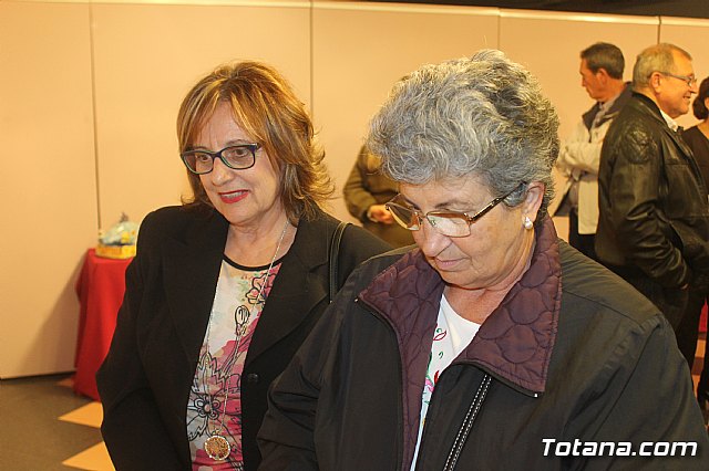 Exposicin de obras de cermica 