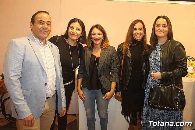 Exposicin de obras de cermica 