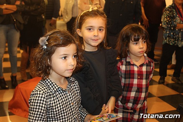 Exposicin de obras de cermica 