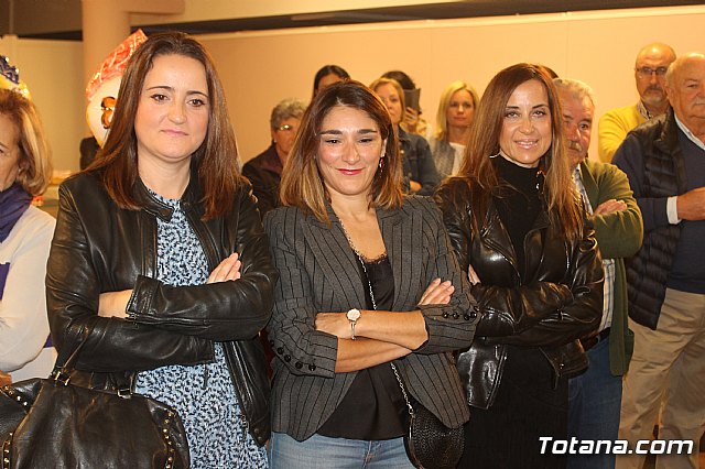 Exposicin de obras de cermica 