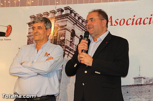 Comida-gala. Concentracin de vehculos clsicos Totana 2016 - 78