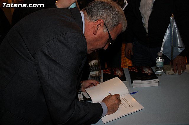 Presentacin libro 175 aniversario Hdad. Santa Mara Cleof - 27