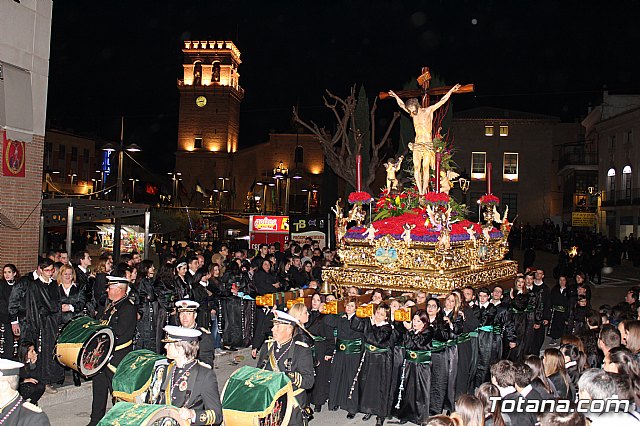Traslado de los tronos a sus sedes (Calle Puente) . Viernes Santo 2018 - 11