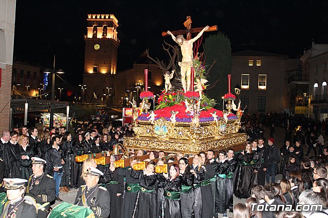 Traslado de los tronos a sus sedes (Calle Puente) . Viernes Santo 2018 - 12