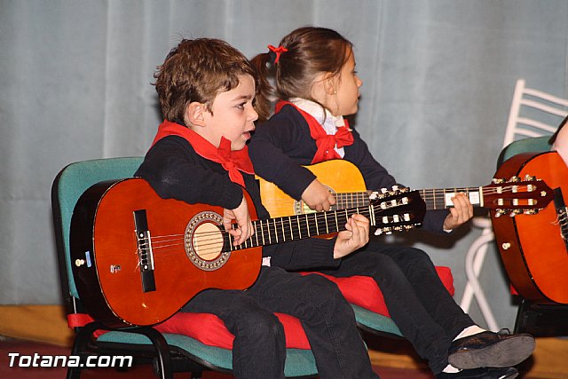 III Certamen de Cuadrillas de Navidad a beneficio de 