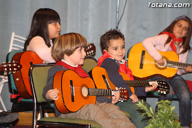 III Certamen de Cuadrillas de Navidad a beneficio de 