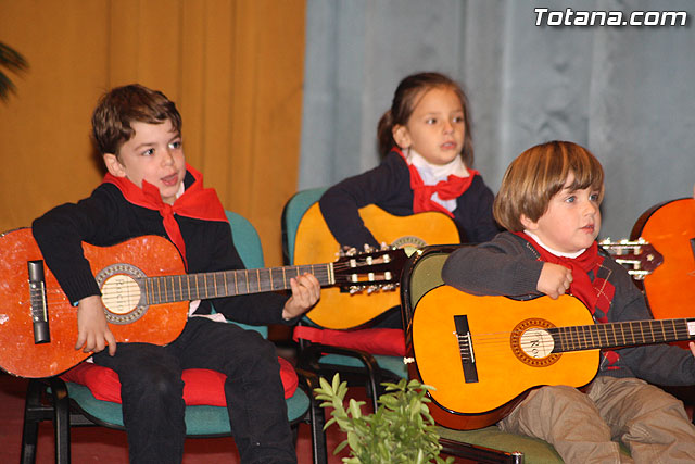 III Certamen de Cuadrillas de Navidad a beneficio de 