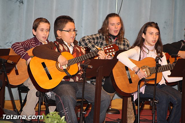 III Certamen de Cuadrillas de Navidad a beneficio de 