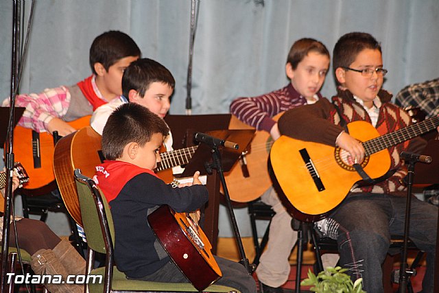 III Certamen de Cuadrillas de Navidad a beneficio de 
