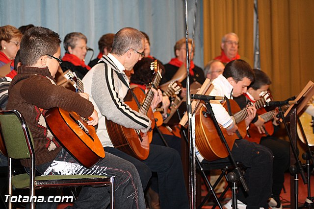 III Certamen de Cuadrillas de Navidad a beneficio de 