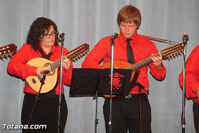 III Certamen de Cuadrillas de Navidad a beneficio de 