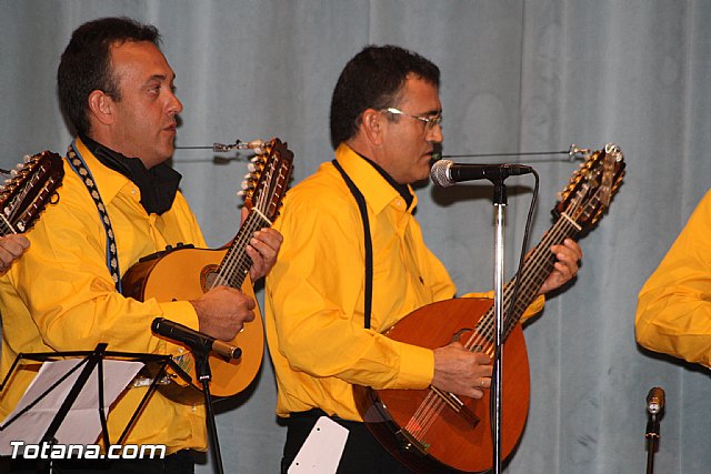 III Certamen de Cuadrillas de Navidad a beneficio de 