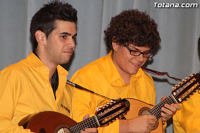III Certamen de Cuadrillas de Navidad a beneficio de 