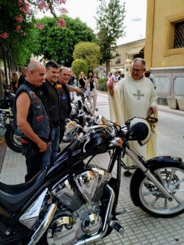 Ofrenda floral de Totana Custom, imposicin de parches a los nuevos socios y cena de hermandad 2019 - 7