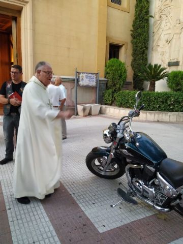 Ofrenda floral de Totana Custom, imposicin de parches a los nuevos socios y cena de hermandad 2019 - 8