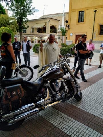 Ofrenda floral de Totana Custom, imposicin de parches a los nuevos socios y cena de hermandad 2019 - 10
