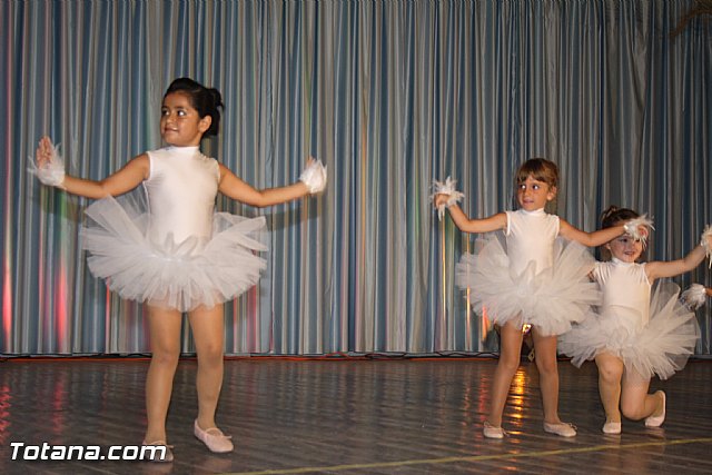 La concejala de Deportes clausura la Escuela Deportiva Municipal de Danza 2012 - 8