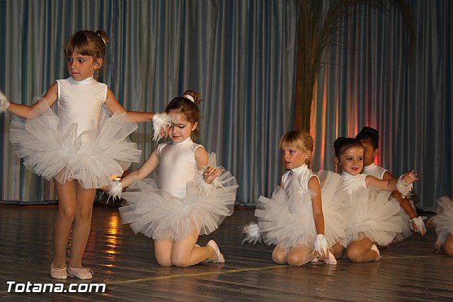 La concejala de Deportes clausura la Escuela Deportiva Municipal de Danza 2012 - 9